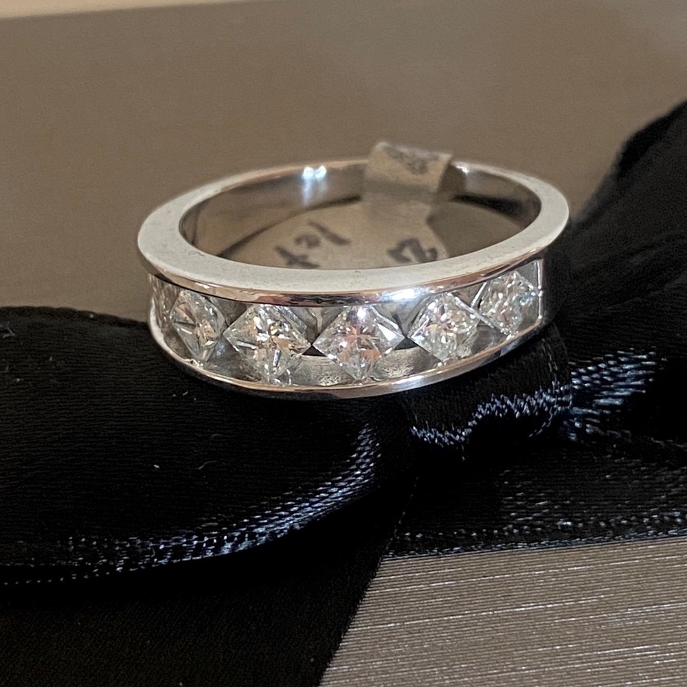 TRIPLE ROW PRINCESS CUT RING WHITE GOLD R050 - Picture 7 of 16